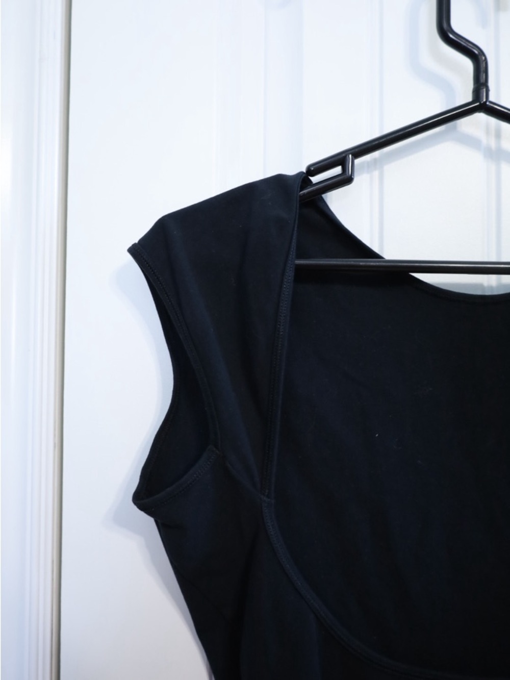 Aritzia Tna Hold-It™ Times T-Shirt in Black Womens Size Large - Picture 9 of 10